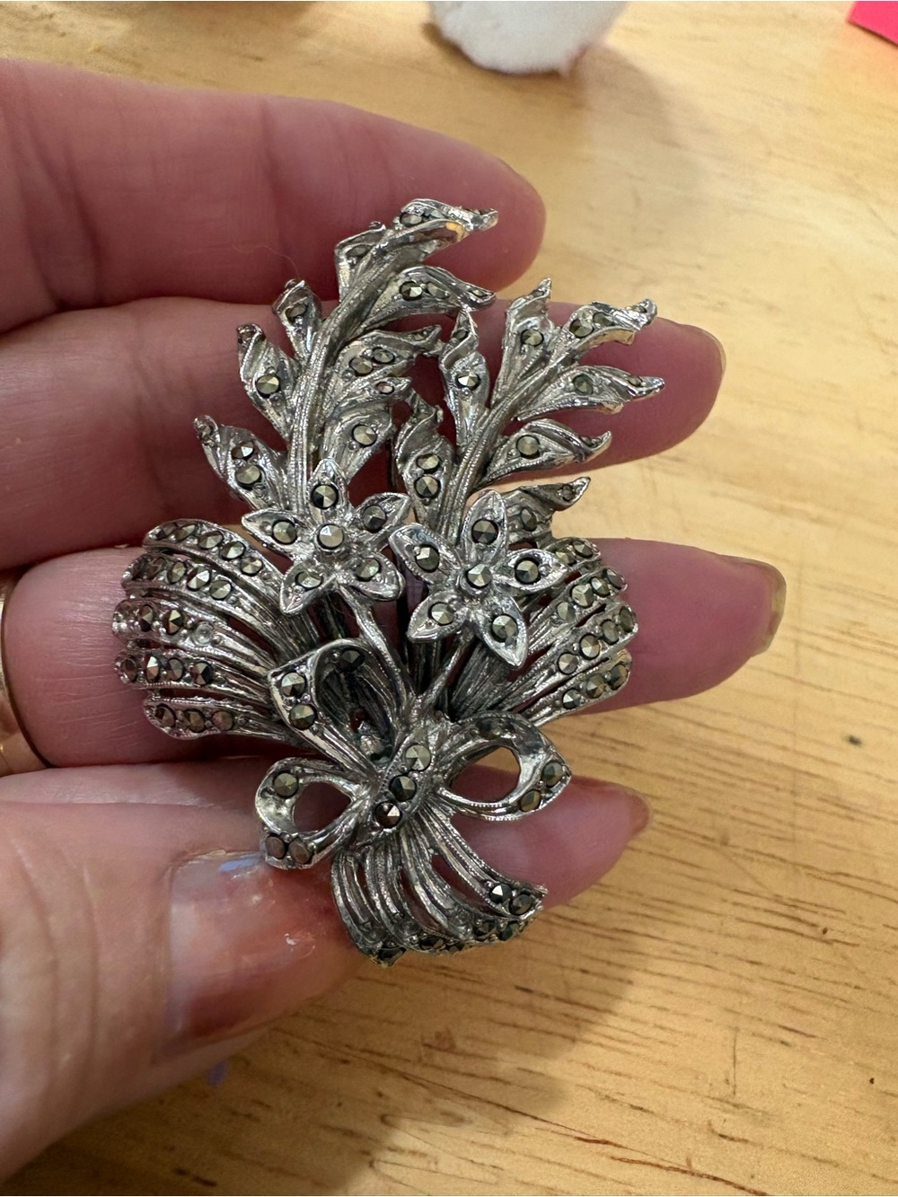 P100 Vintage Silver-tone Floral Marcasite Brooch - Elegant Women’s Jewelry
